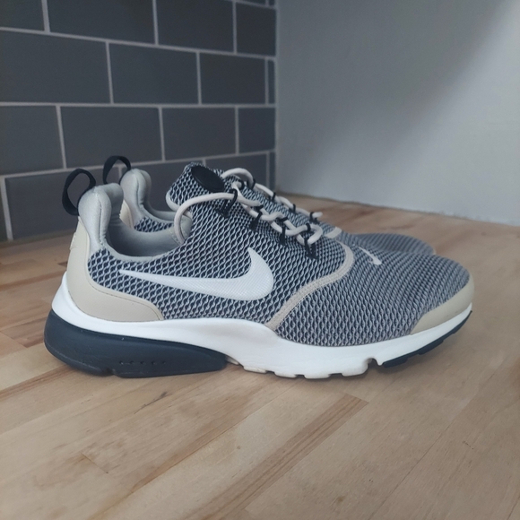 Nike Presto Fly SE Womens Shoes Size 7.5 - Picture 1 of 7